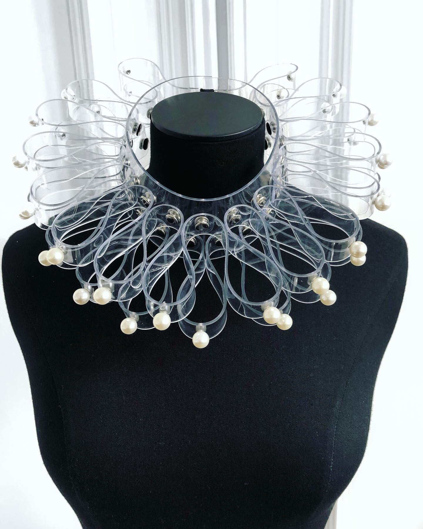PVC RUFFLE COLLAR