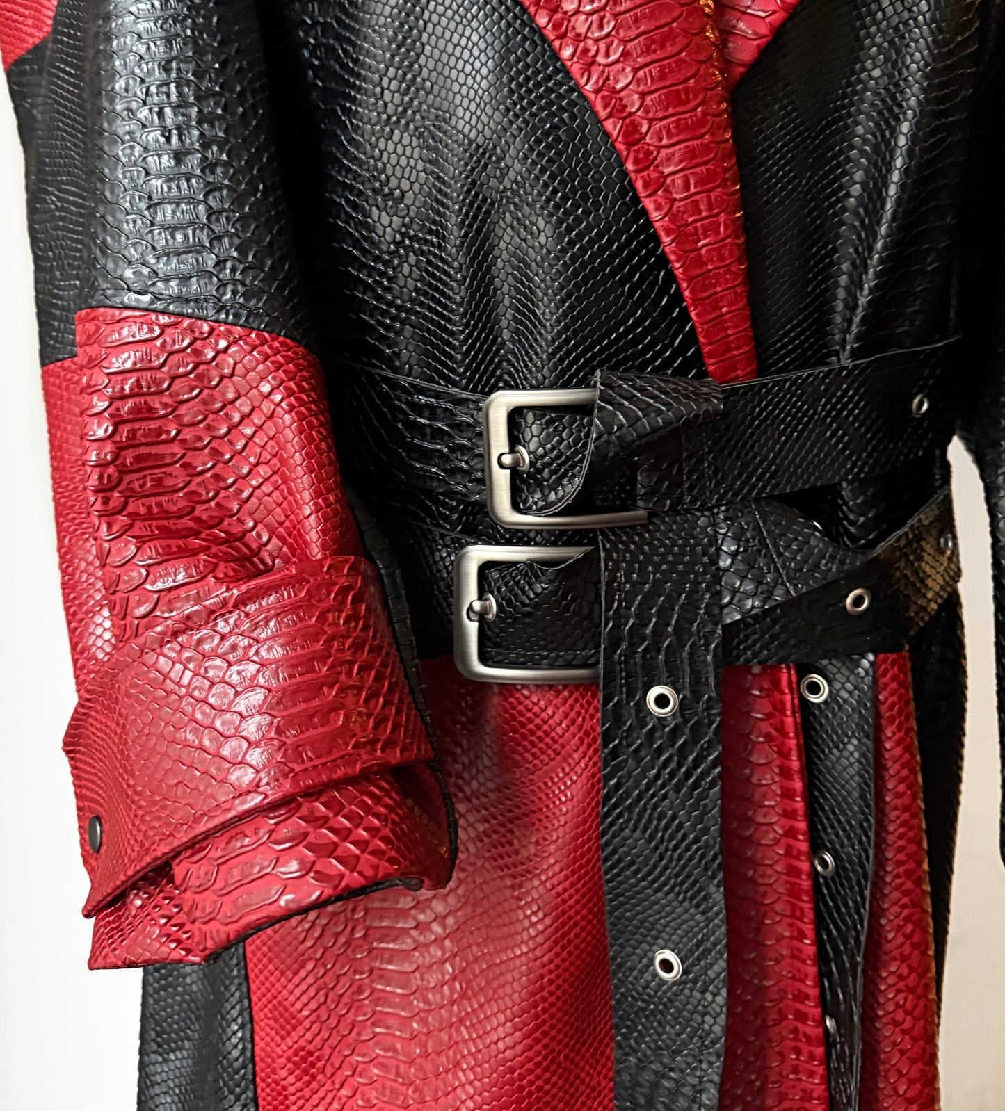 FAKE LEATHER COAT HORNS